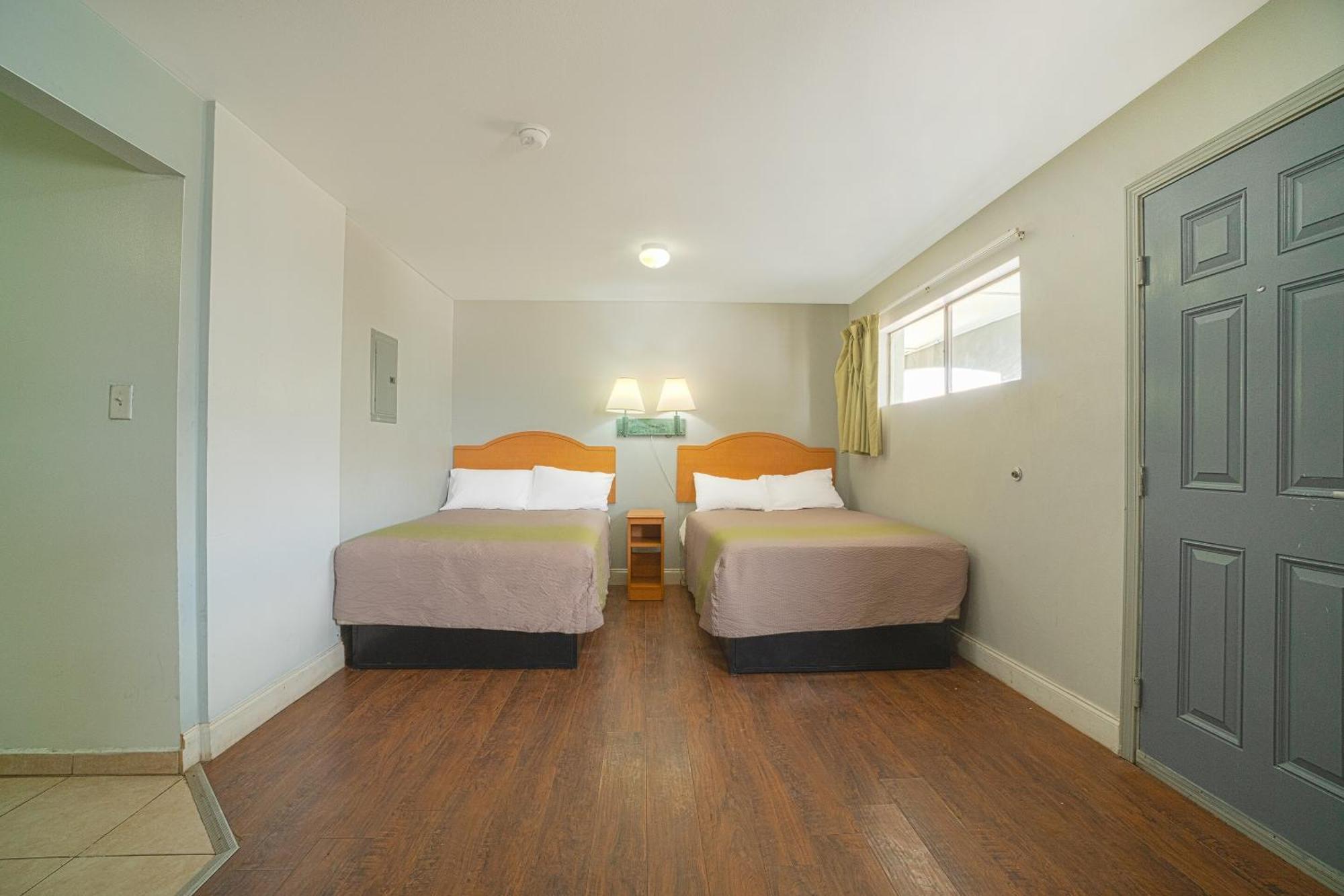 Oyo Hotel Μίντλαντ Εξωτερικό φωτογραφία