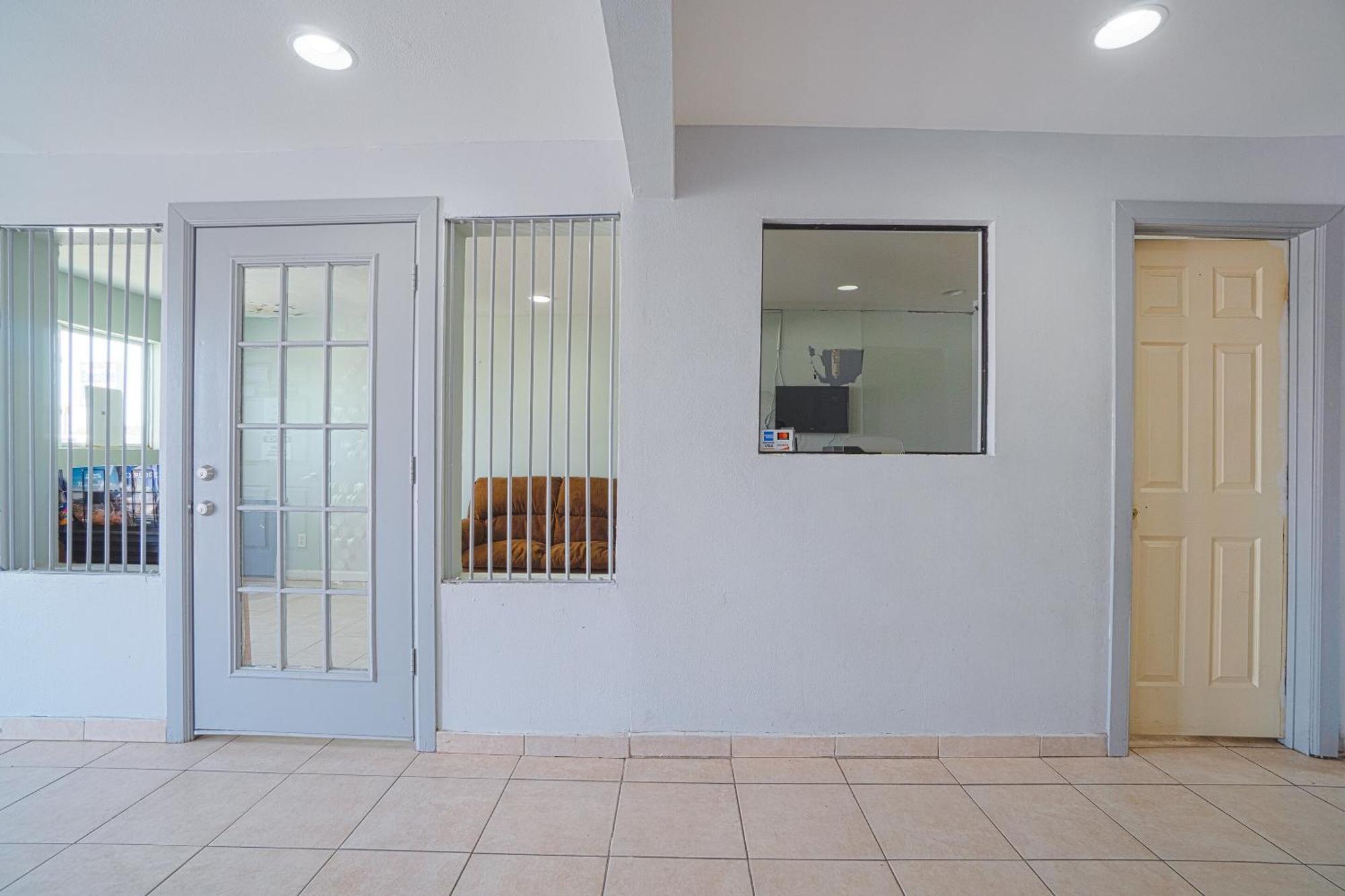 Oyo Hotel Μίντλαντ Εξωτερικό φωτογραφία