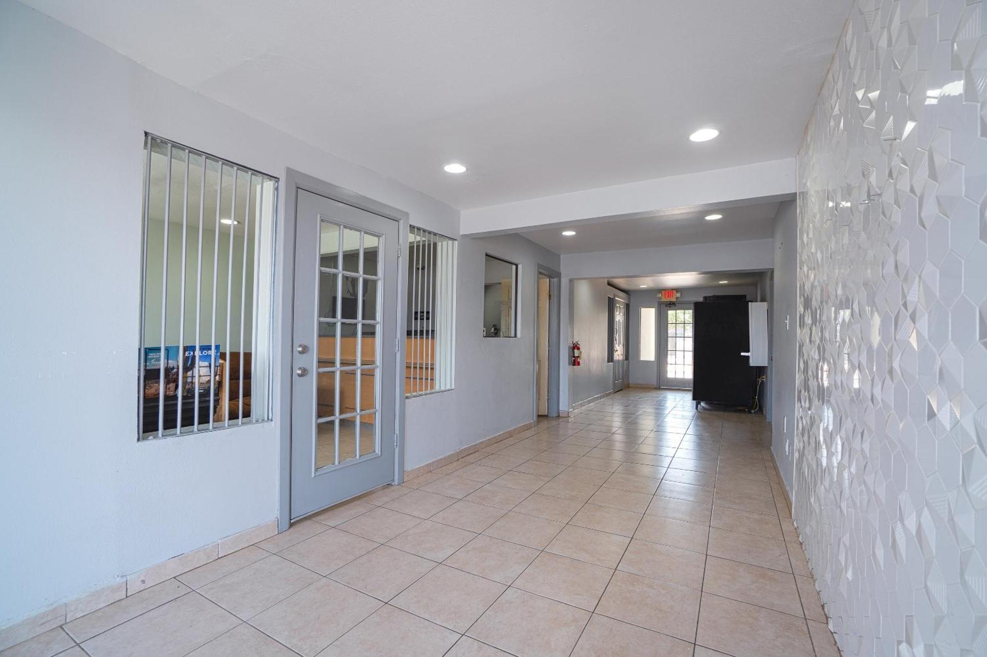 Oyo Hotel Μίντλαντ Εξωτερικό φωτογραφία