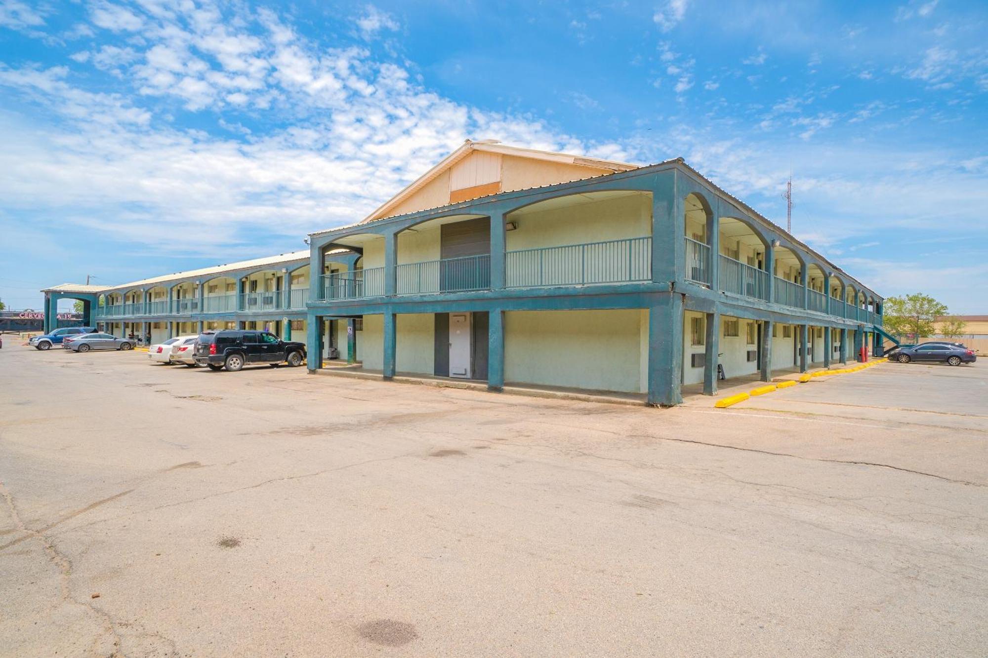 Oyo Hotel Μίντλαντ Εξωτερικό φωτογραφία